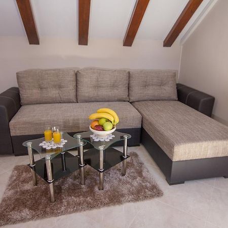 Apartment Niko Kastel Stari Kastela Oda fotoğraf