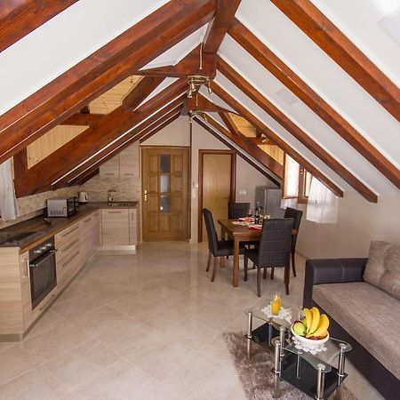 Apartment Niko Kastel Stari Kastela Oda fotoğraf