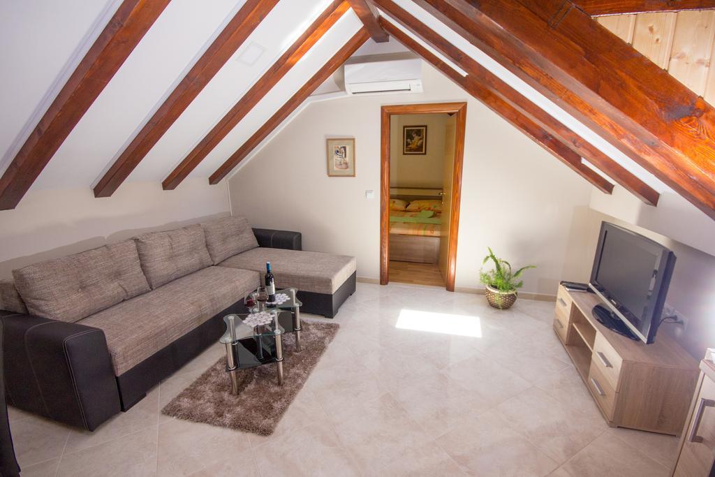 Apartment Niko Kastel Stari Kastela Oda fotoğraf